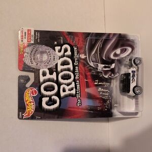 D7  Hot Wheels 32 Ford Vicky Cop Rods 1999